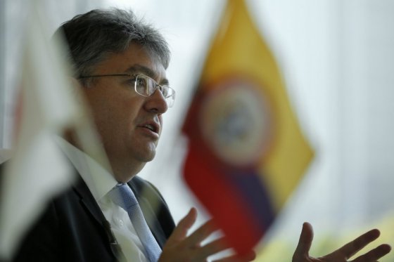 Procuraduría abrió investigación formal al ministro de Hacienda por caso Reficar