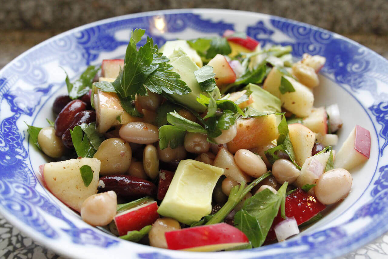Receta del día: ensalada de jamón de pavo con fríjoles y manzana