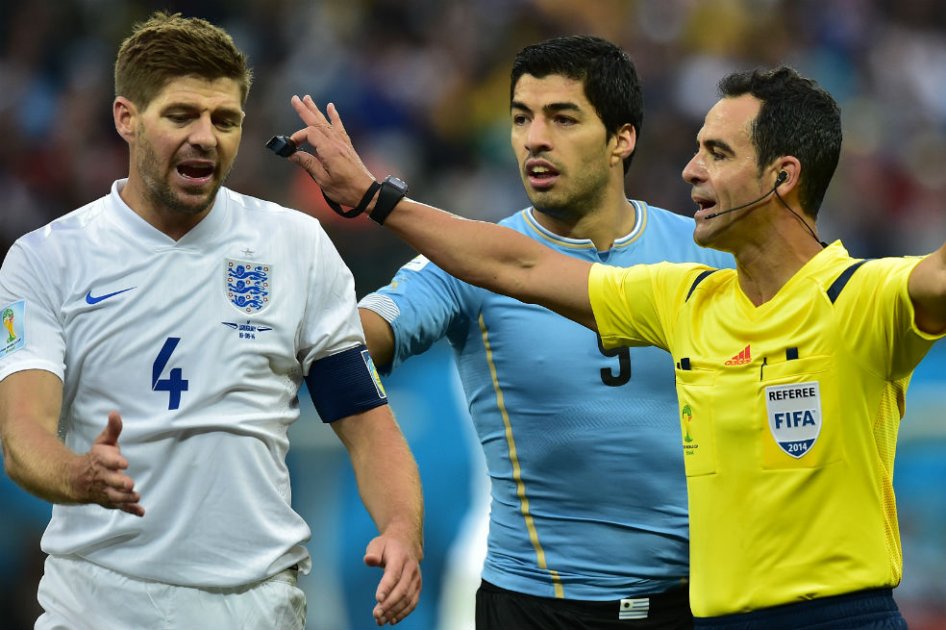 Uruguay venció a Inglaterra con doblete de Luis Suárez