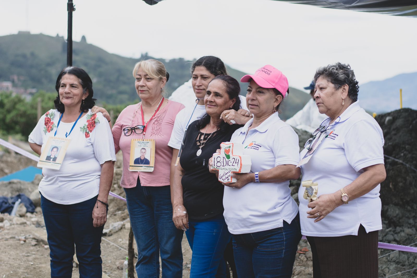 Blanca, Teresa, Rubiela, Luz Elena y Margarita son apenas algunas de las buscadoras que presenciaron la recuperación de los restos humanos el pasado 18 de diciembre en La Escombrera.