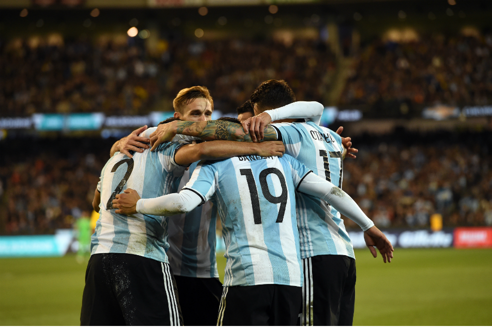 Sampaoli debutó con triunfo en Argentina y le quitó el invicto a Brasil