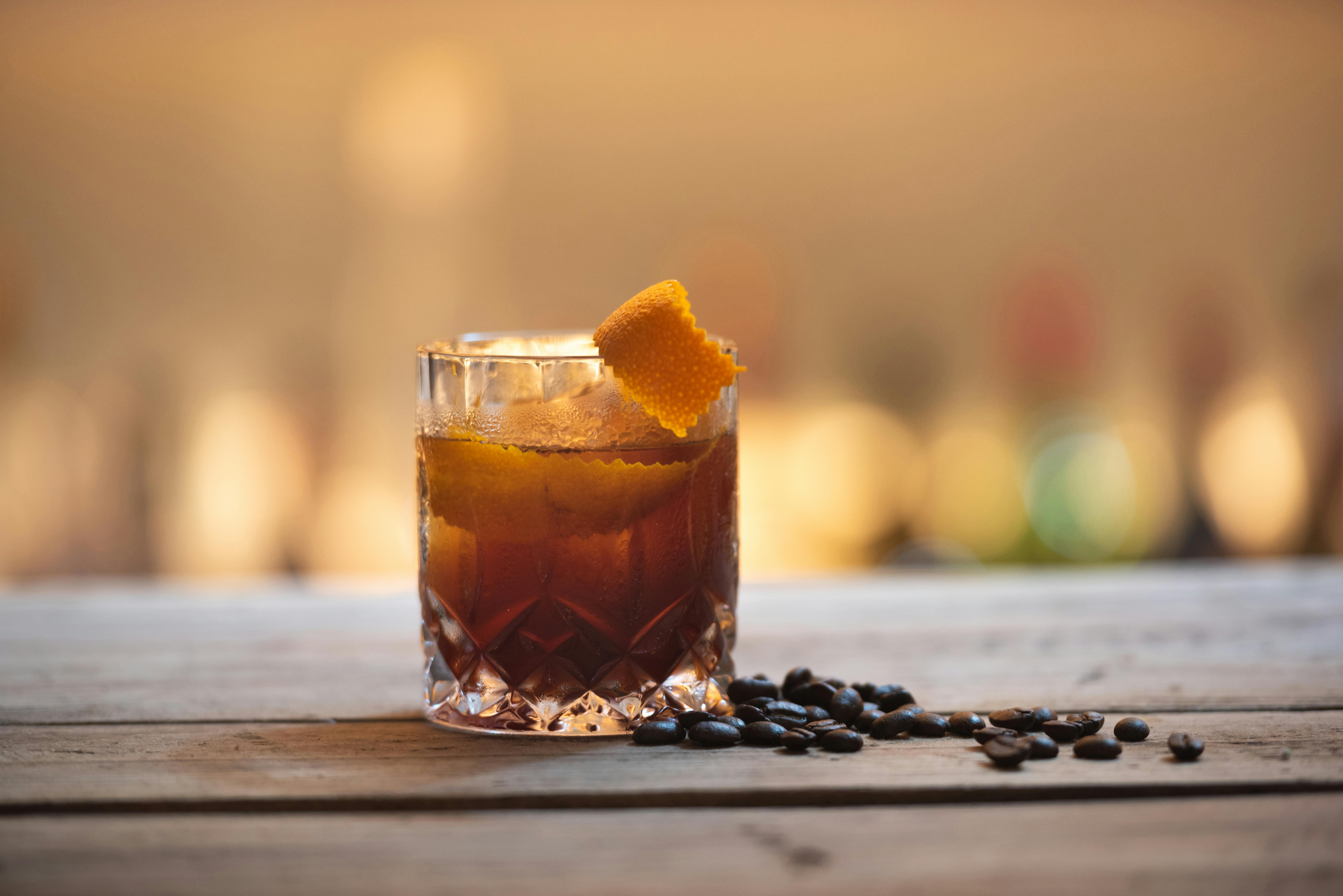 Cócteles para preparar en fin de año: 5 recomendados para hacer con whisky