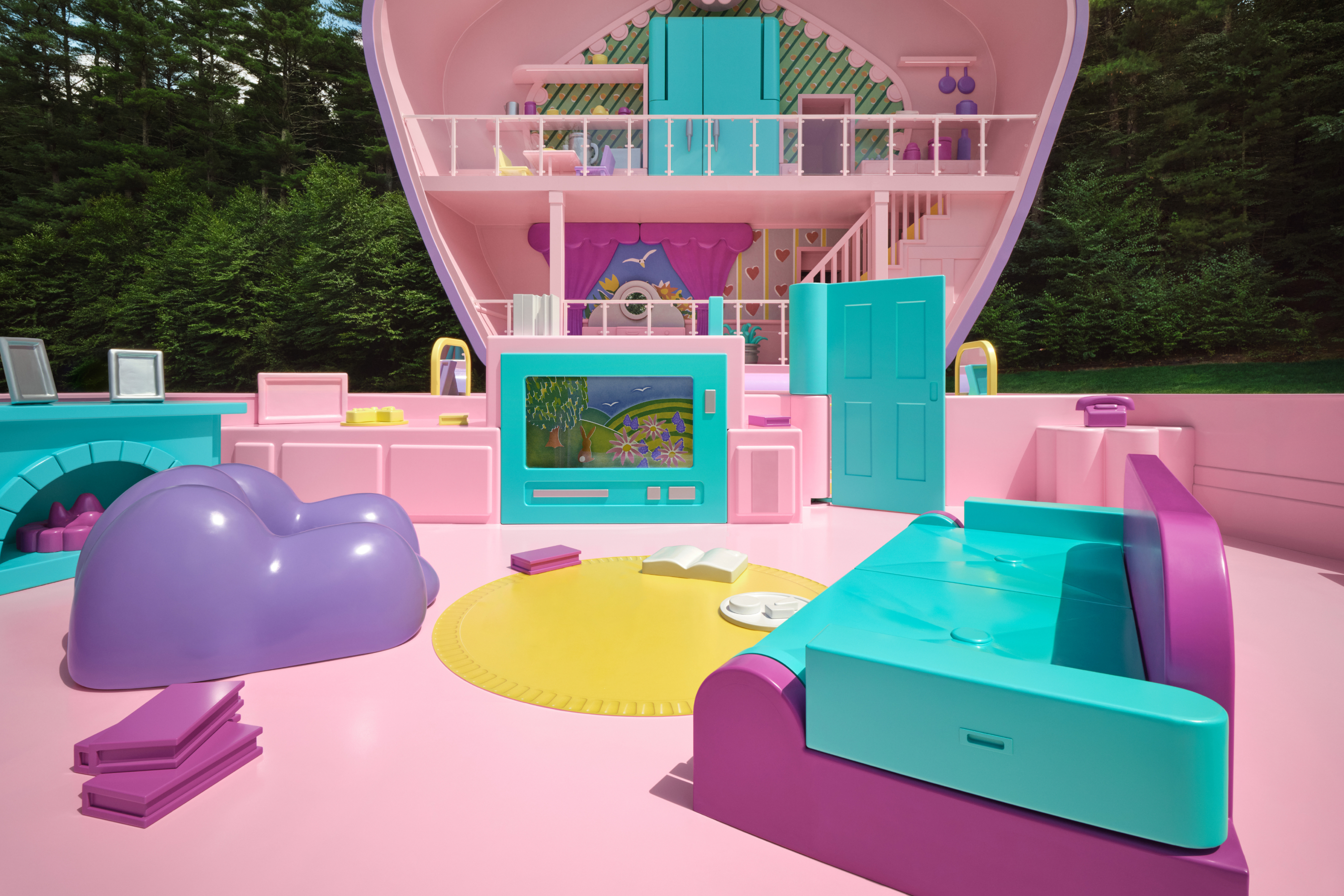 USA6552. LITTLETON (ESTADOS UNIDOS), 20/08/2024.- Fotografía cedida por Airbnb de la casa de la icónica muñeca Polly Pocket en tamaño real dispuesta como alojamiento a través de la plataforma Airbnb, en la localidad de Littleton en Massachusetts (EE.UU.). La casa en forma de una estuche de Polly Pocket, la icónica muñeca de la década de 1990 de la empresa Mattel, existe ahora en tamaño real en Massachusetts (EE.UU.) y convertida en alojamiento a través de la plataforma Airbnb, con motivo de la celebración de los 35 años del juguete. EFE/ Kelsey McClellan/Airbnb/ SOLO USO EDITORIAL/ SOLO DISPONIBLE PARA ILUSTRAR LA NOTICIA QUE ACOMPAÑA (CRÉDITO OBLIGATORIO)