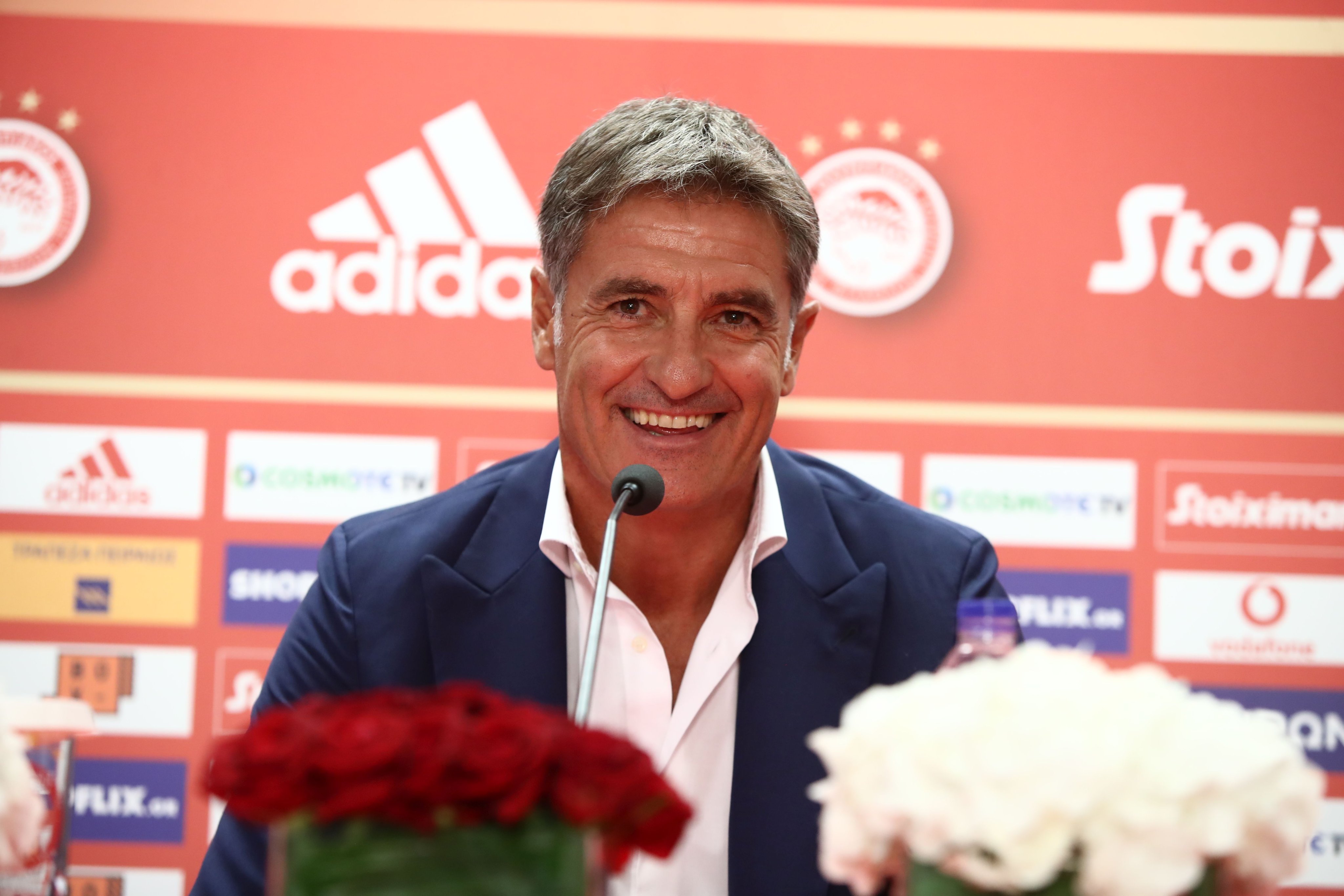 “James dejará un buen legado en Olympiacos”, Míchel González