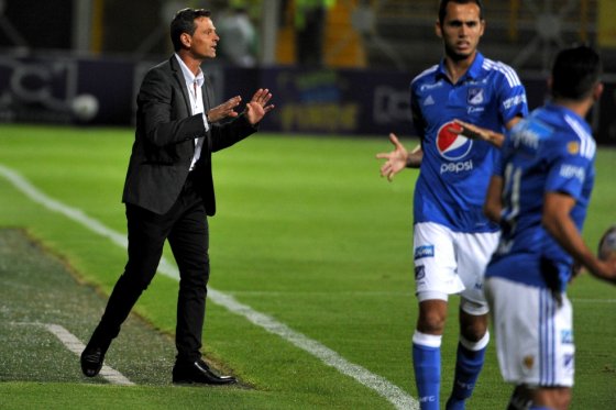El argentino Diego Cocca (i), cuando era el técnico de Millonarios. / Gustavo Torrijos