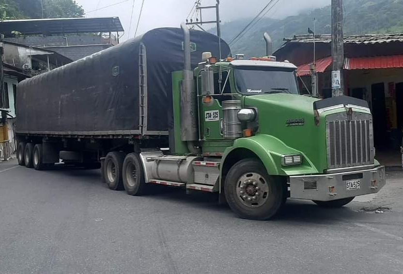 Por supuestas amenazas del Clan del Golfo, está cerrada vía Medellín-Costa Caribe