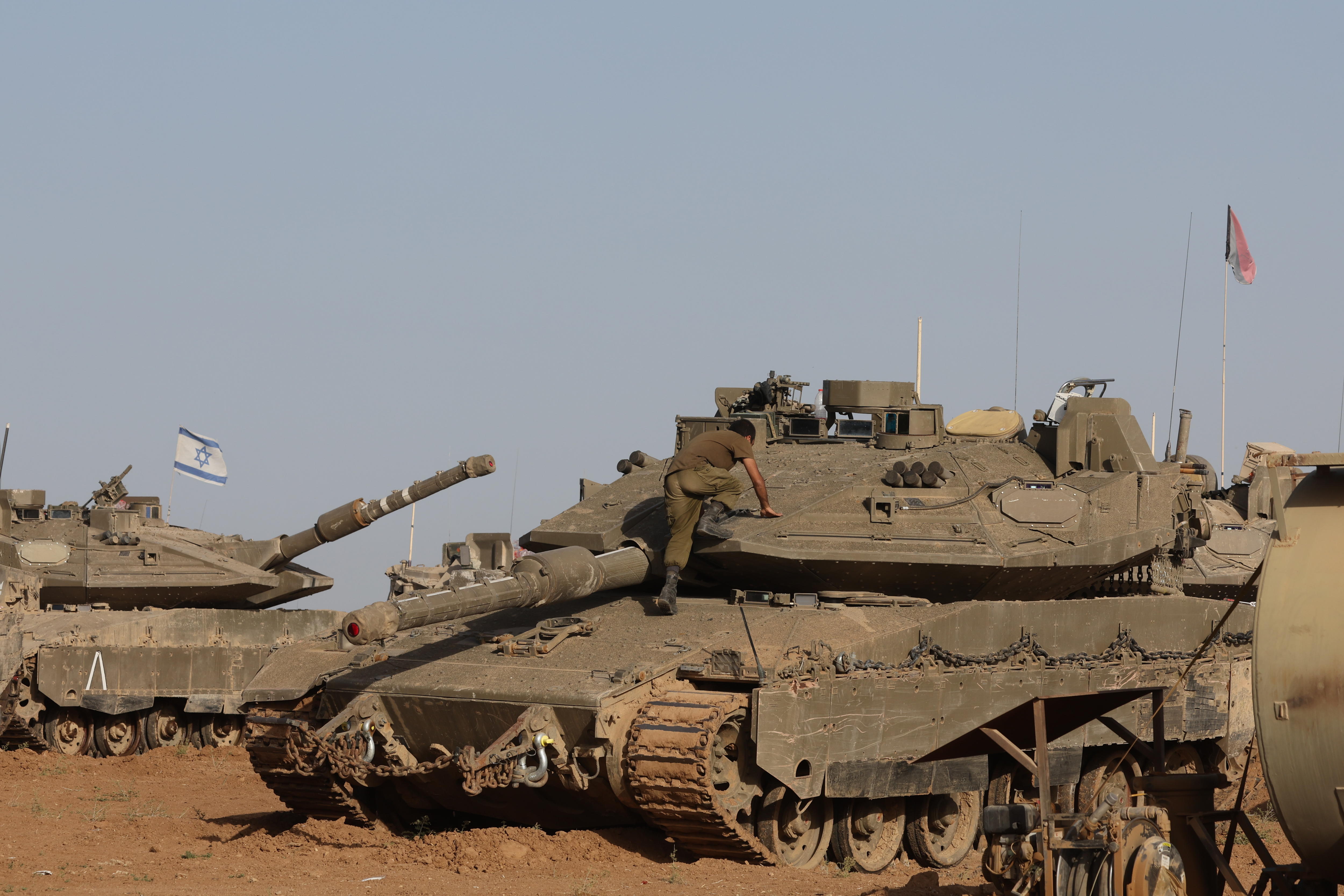 Undisclosed (Israel), 09/05/2024.- Israeli military vehicles gathered near the border fence with the Gaza Strip, at an undisclosed location in southern Israel, 09 May 2024. On 07 May, Israel said that its troops began an operation targeting Hamas militants and infrastructure within specific areas of eastern Rafah, taking operational control of the Gazan side of the Rafah crossing. The United States on 08 May confirmed the decision to pause a shipment of 'high payload munitions' to Israel. More than 34,900 Palestinians and over 1,455 Israelis have been killed, according to the Palestinian Health Ministry and the Israel Defense Forces (IDF), since Hamas militants launched an attack against Israel from the Gaza Strip on 07 October 2023, and the Israeli operations in Gaza and the West Bank which followed it. (Estados Unidos) EFE/EPA/ABIR SULTAN