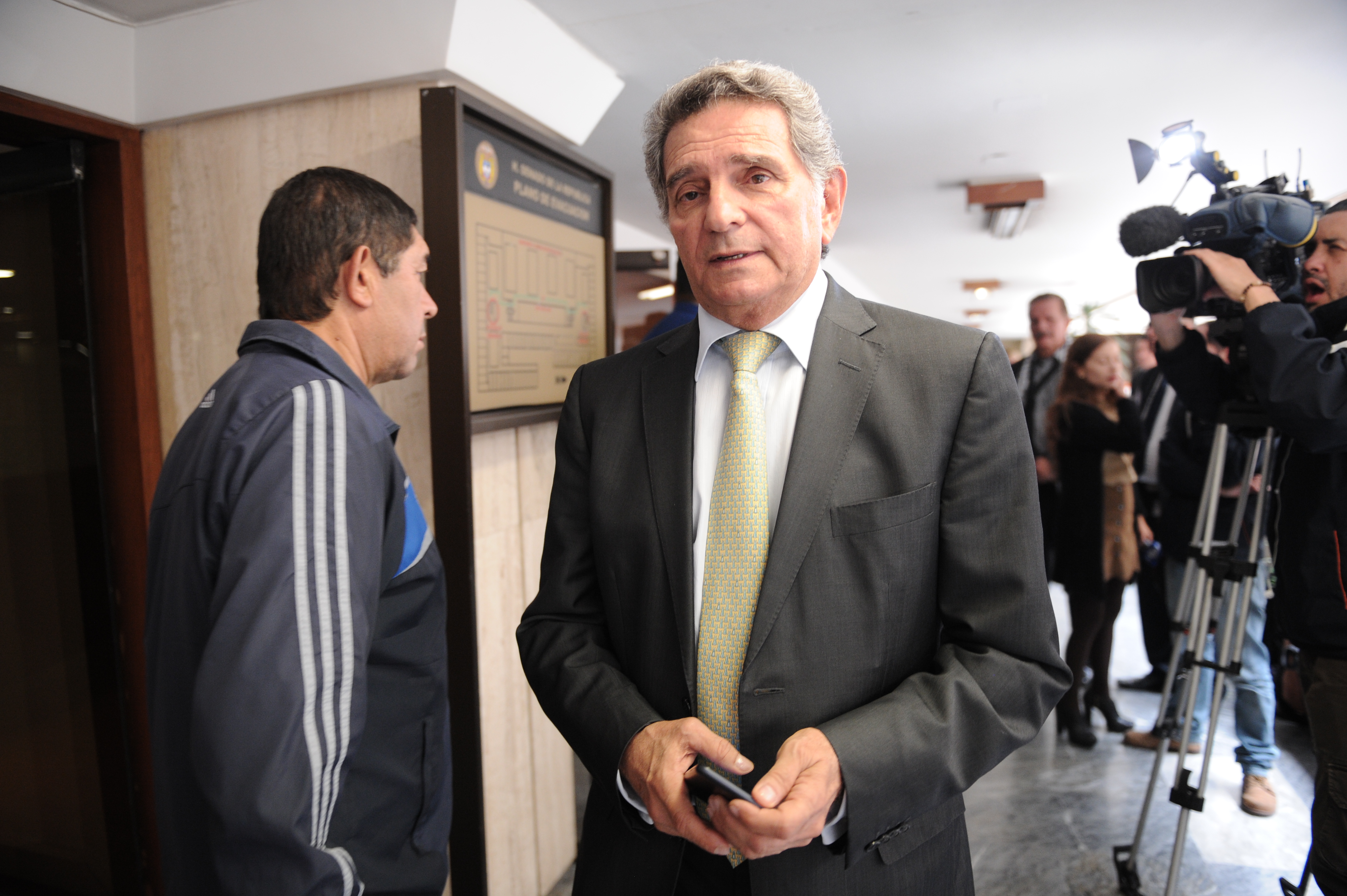 JEP vuelve a recibir al exsenador Julio Manzur en audiencia de aporte a la verdad