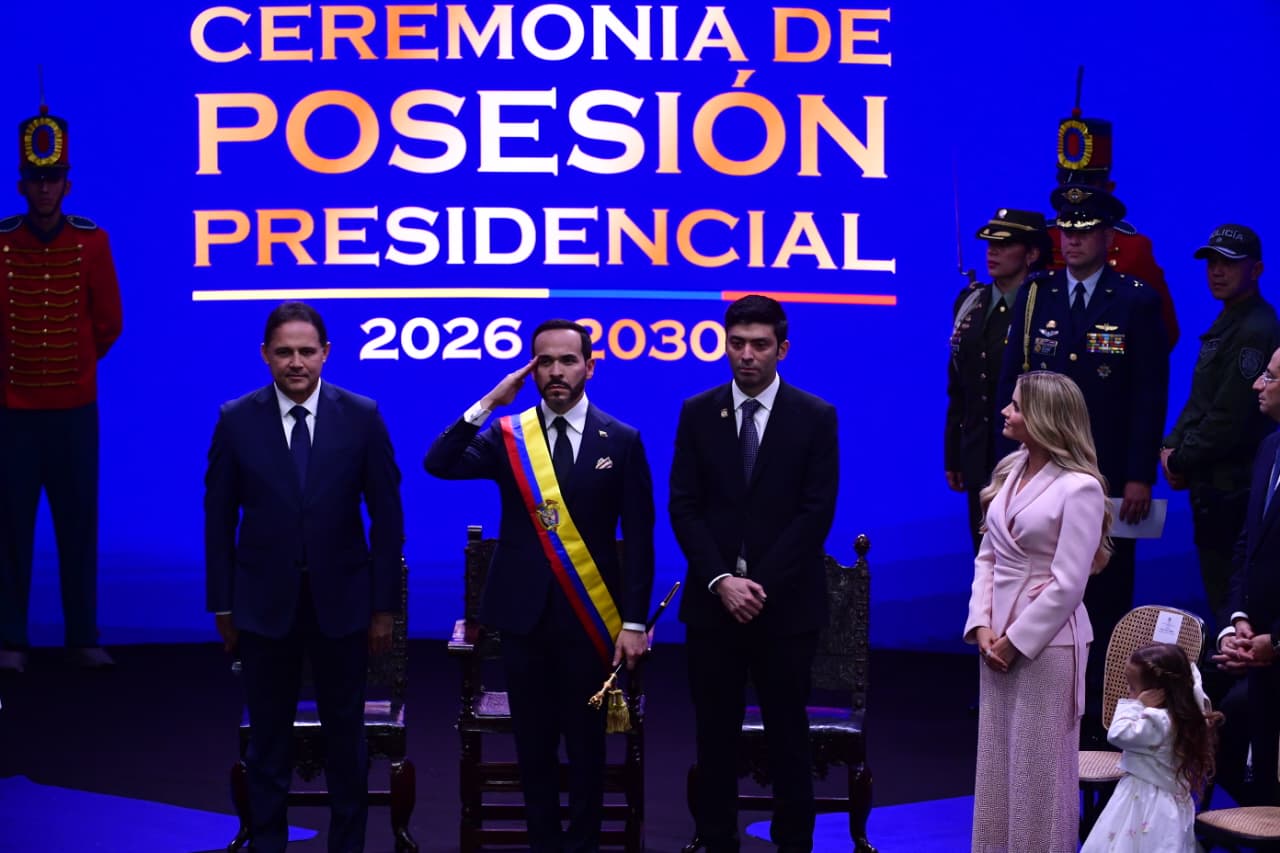 De la Espriella ya es presidente de Colombia: “Prometo cumplir la Constitución”