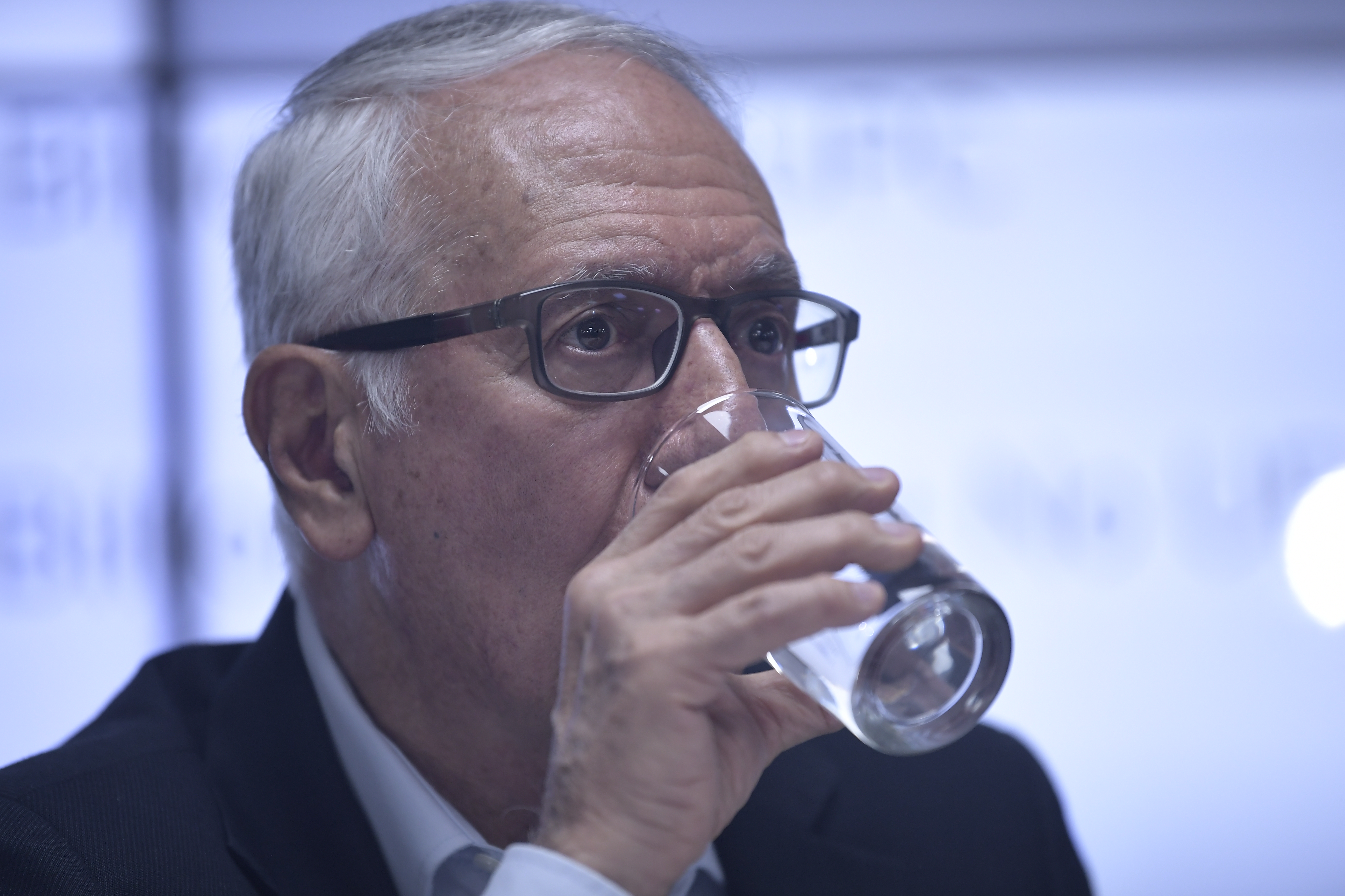 Ministro de Salud, en rueda de prensa por la deuda que tiene la EPS Sanitas con la red de droguerías Cruz Verde.