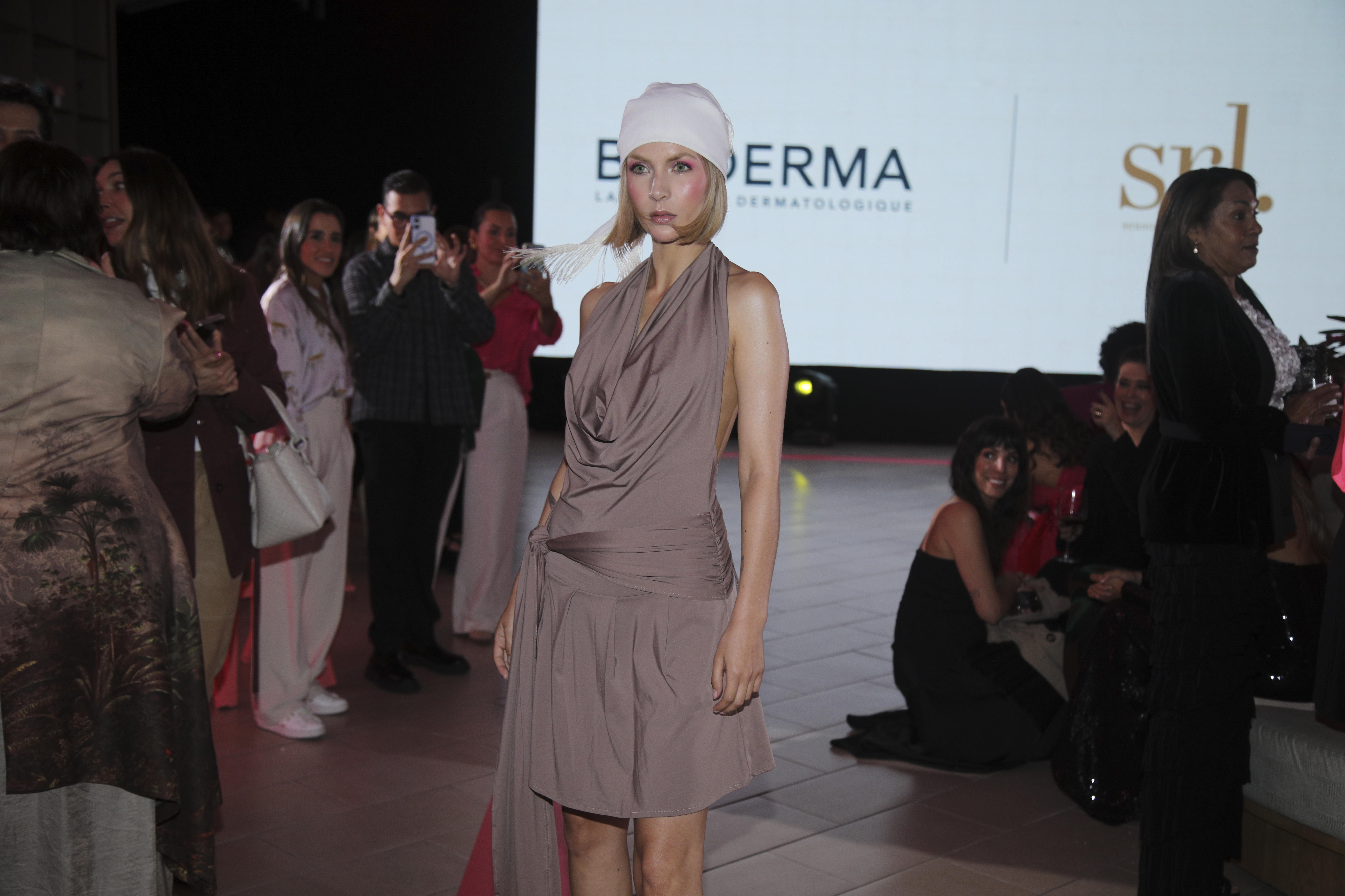 El evento, que tuvo lugar en el norte de Bogotá contó con la presencia de reconocidas modelos, celebridades, dermatólogos y los mejores especialistas de la piel de Colombia.