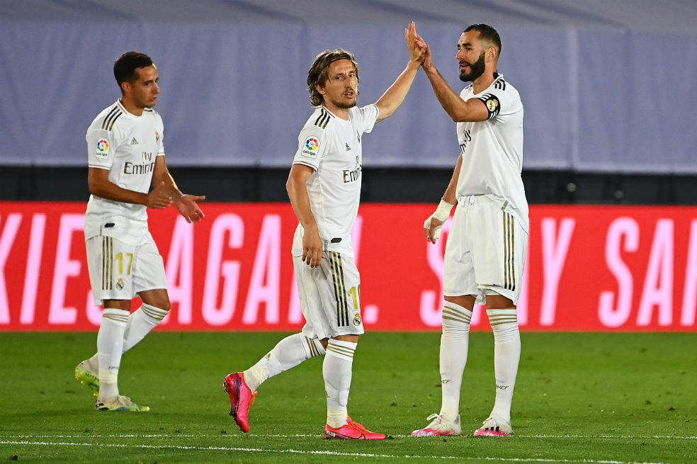 Real Madrid venció a Alavés y se acercó al título en España