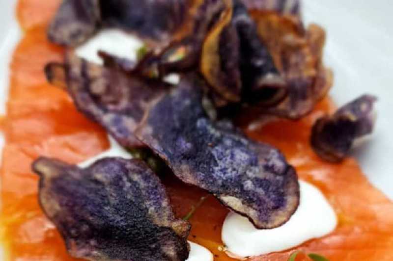 Receta para preparar trucha curada con suero y papitas nativas