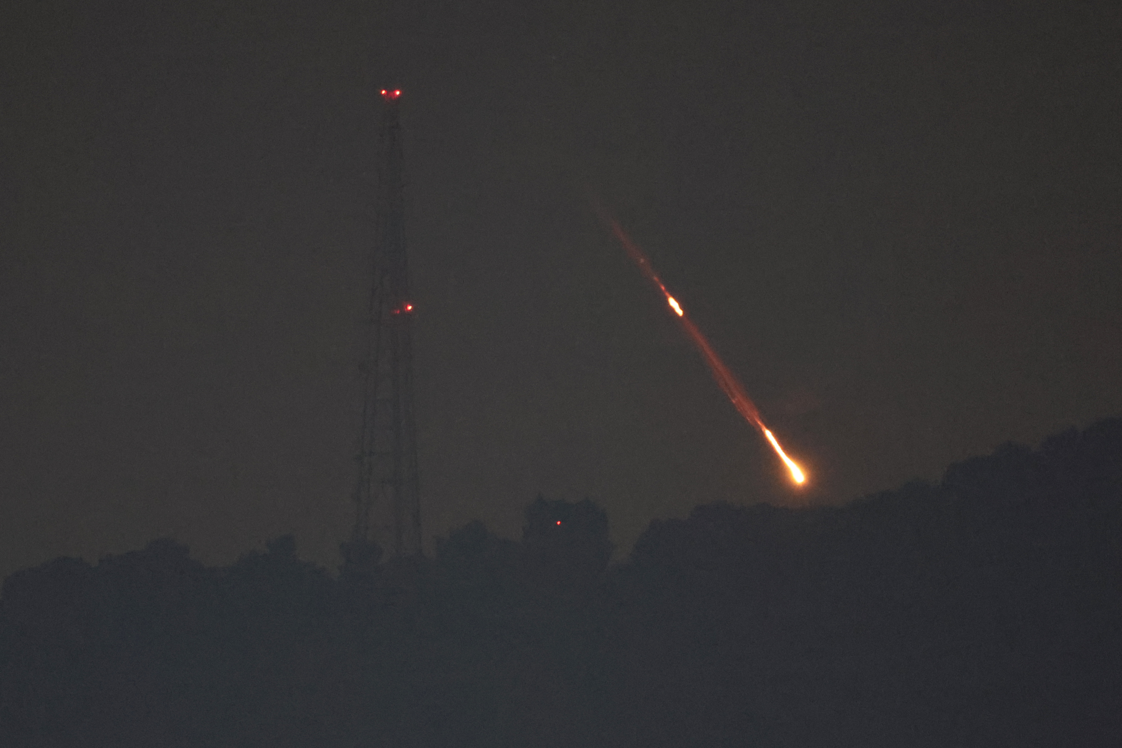 Undisclosed (-), 14/04/2024.- A view shows drones or missiles vying for targets at undisclosed locations in northern Israel, early 14 April 2024. According to the Israeli army IDF on early 14 April Iran launched missiles from its territory toward the territory of the State of Israel. The IDF called called for people to be alert and act according to the Home Front Command'Äôs guidelines. EFE/EPA/ATEF SAFADI