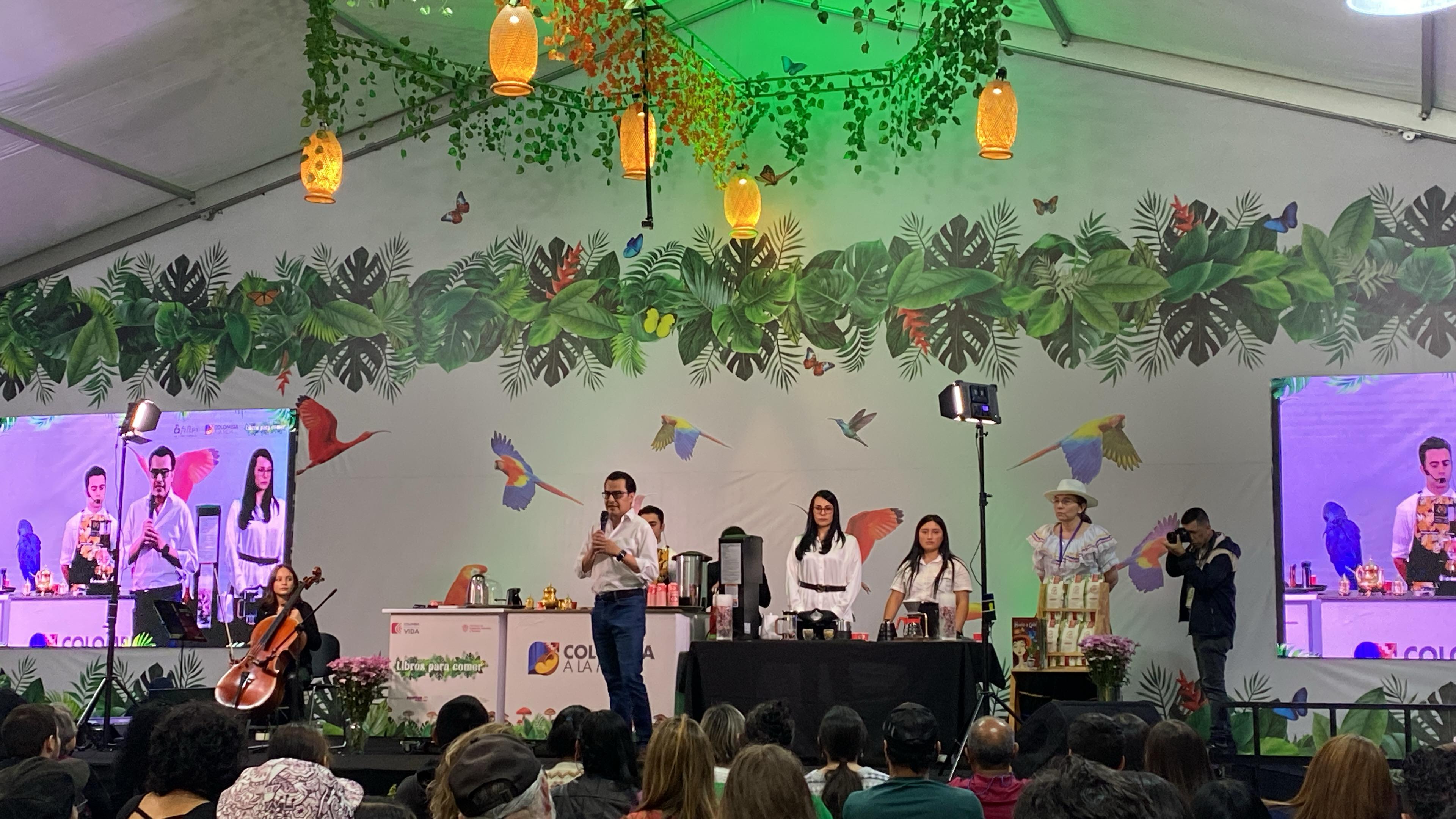 En la carpa Colombia a la mesa