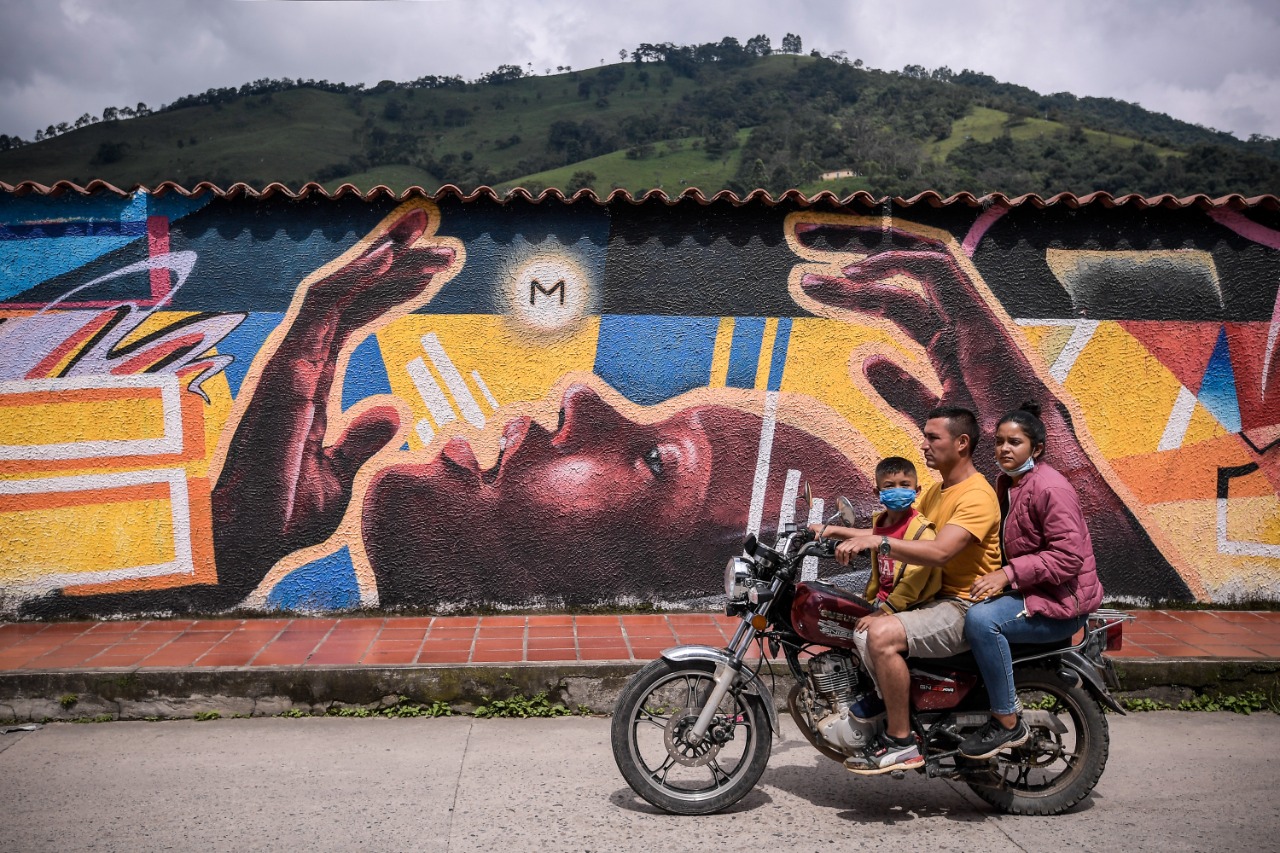 Mural en Chinácota, Norte de Santander, hecho en el marco de diferentes ediciones del Encuentro Internacional de Muralismo y Arte Público “Por la paz de los pueblos”.