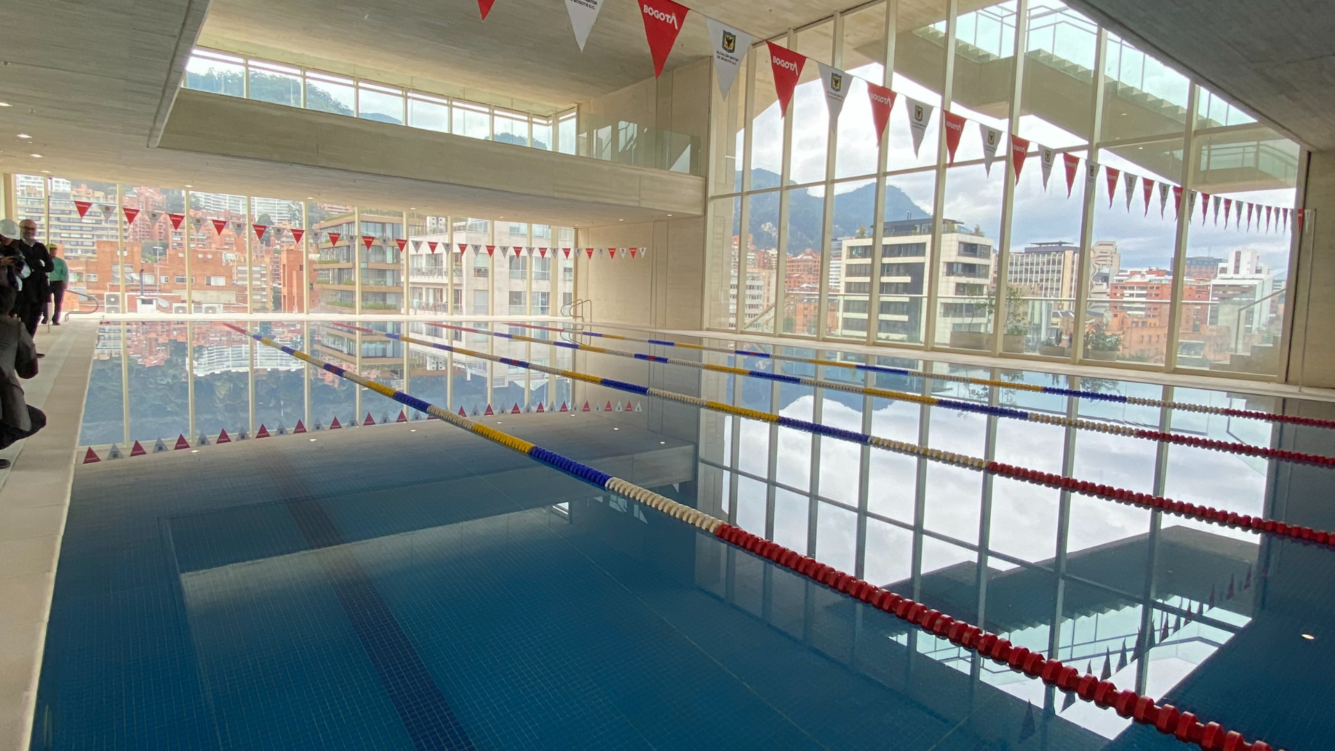 Piscinas de práctica libre el Bogotá: cúales son sus sedes, requisitos y costos
