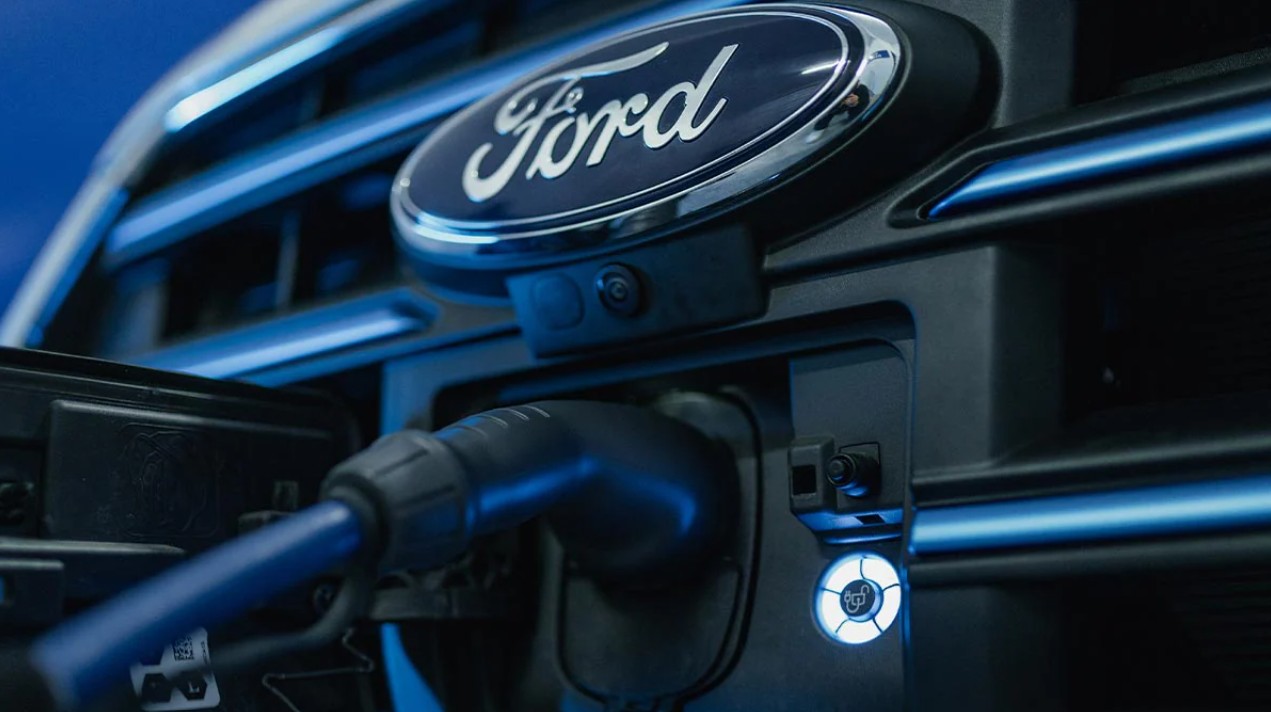 Ford Transit cumple seis décadas y se renueva con versiones eléctricas