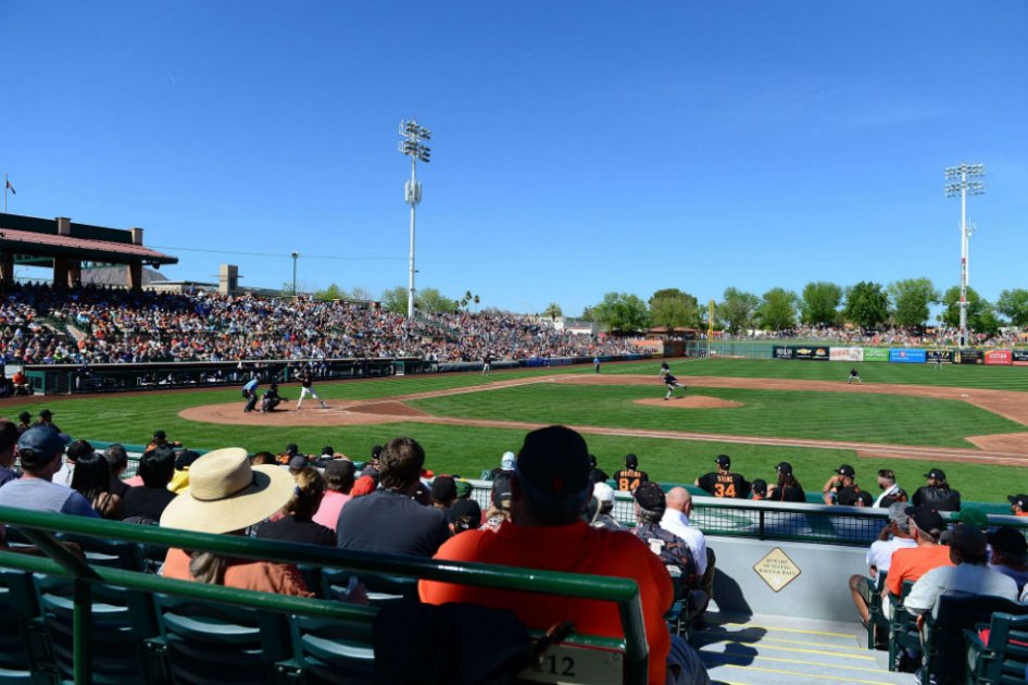 Partido entre los Colorado Rockies y los San Francisco Giants en Scottsdale Stadium. Foto: AFP