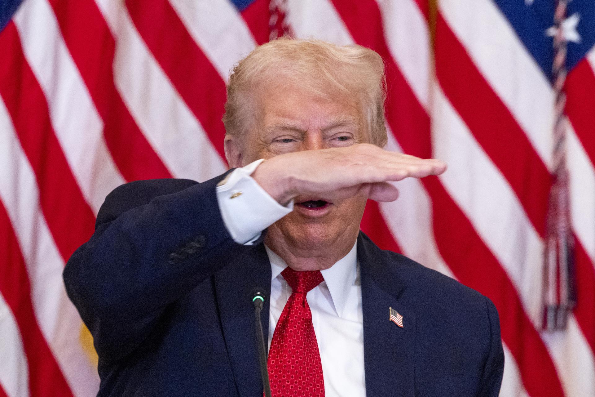 WASHINGTON (United States), 16/01/2026.- US President Donald J. Trump participates in The Great, Historic Investment in Rural Health Roundtable at the White House in Washington, DC, USA, 16 January 2026. The roundtable follows up the administrations announcement that states would receive shares of $10 billion for rural health care through the Rural Health Transformation Program. EFE/EPA/SHAWN THEW