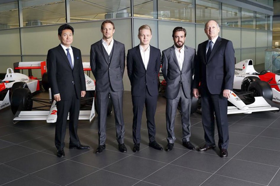 Fernando Alonso, en su presentación con el equipo McLaren. Foto: Facebook/McLaren.Racing