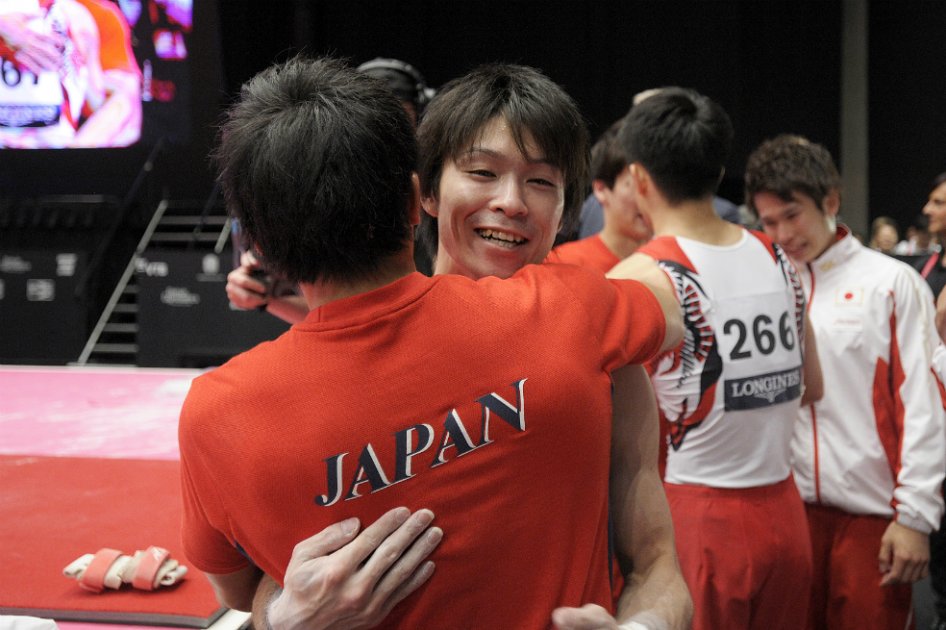 Japón gana el oro masculino por equipos en Mundial de Gimnasia