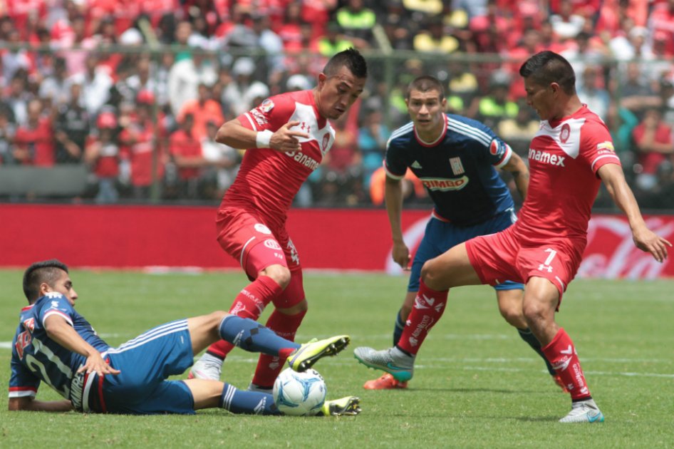 Fernando Uribe marcó dos goles en victoria del Toluca sobre Chivas