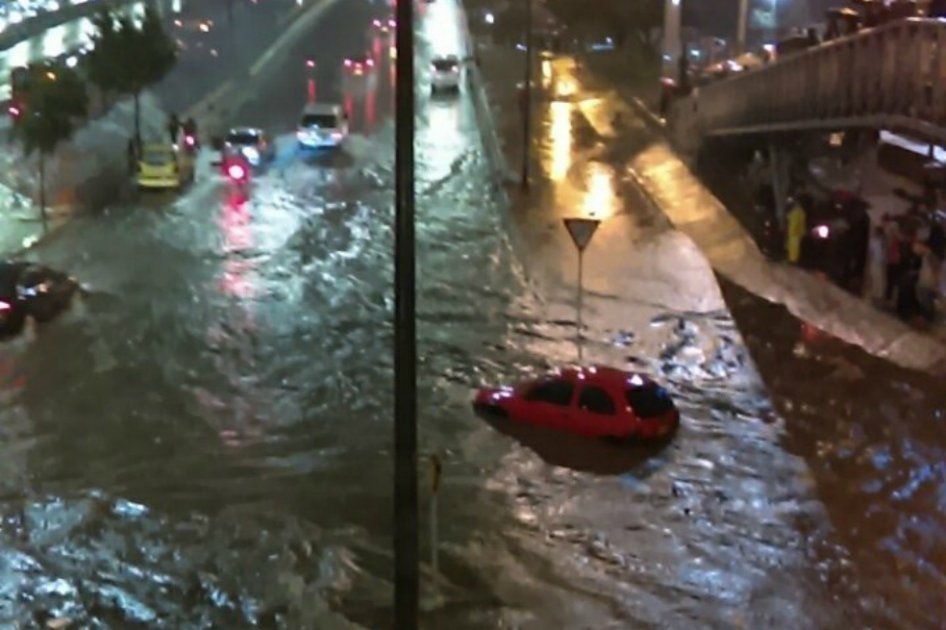 Caos en las calles de Bogotá por fuertes lluvias