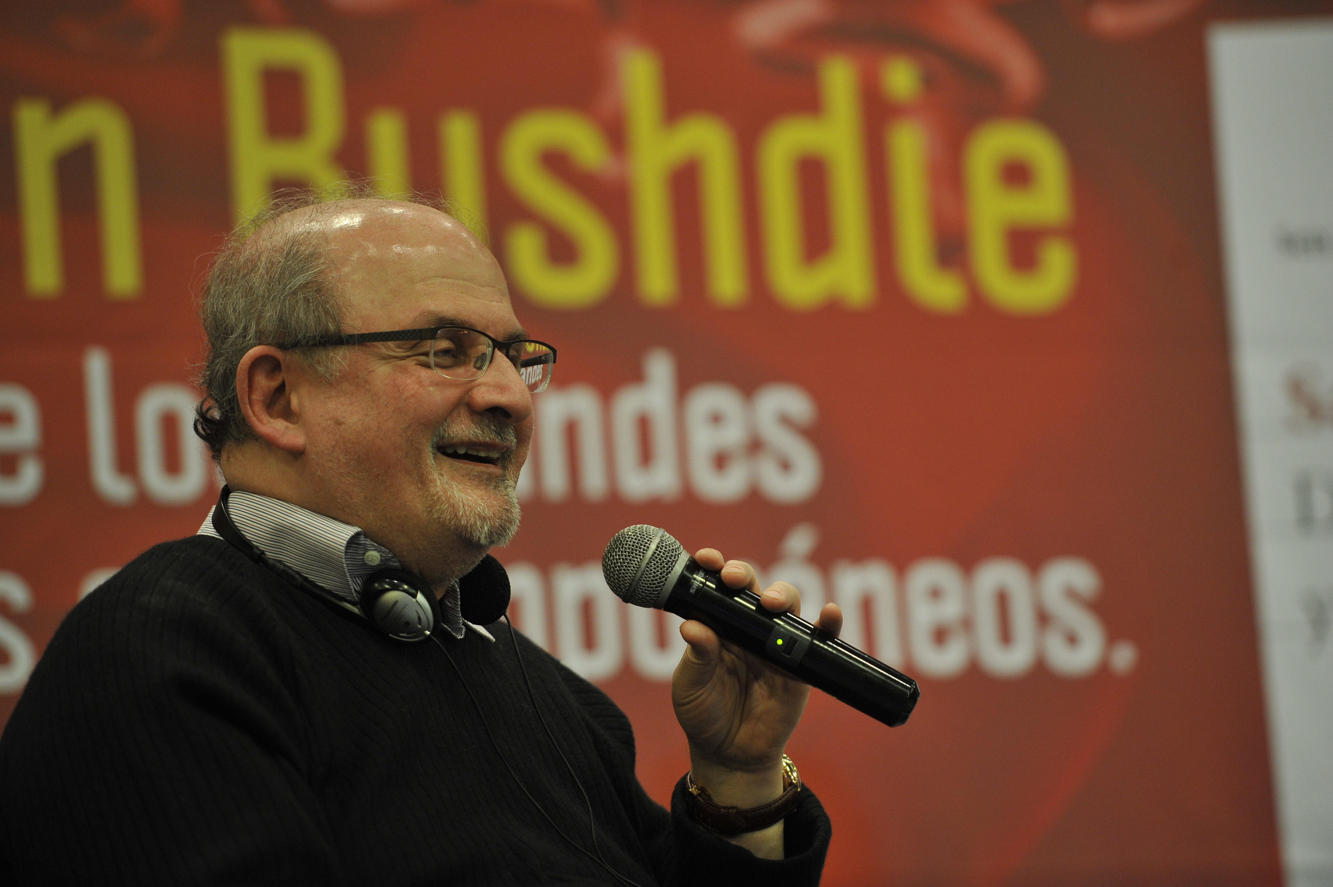 Paul Auster, Gay Talese y otros escritores leerán en público obras de Rushdie