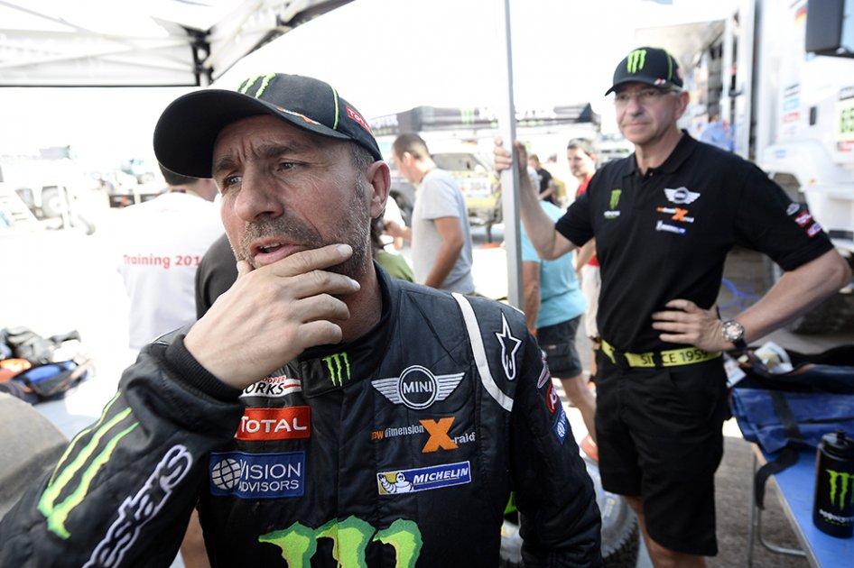 La escudería del 11 veces campeón del Dakar le pide no luchar por el título