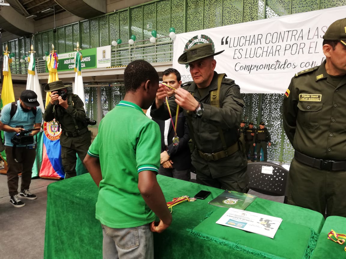 La Policía Nacional graduó a 11.158 niños en el programa de prevención al consumo de drogas