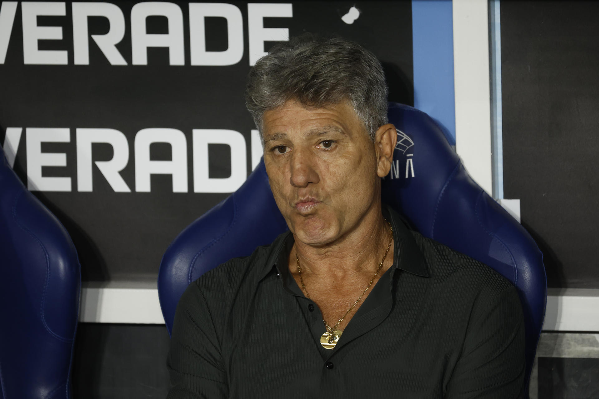 AME1791. RÍO DE JANEIRO (BRASIL), 19/08/2025.- El entrenador de Fluminense Renato Portaluppi reacciona este martes, en un partido de los octavos de final de la Copa Sudamericana entre Fluminense y América en el estadio Maracaná en Río de Janeiro (Brasil). EFE/ Antonio Lacerda
