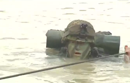 Quienes presten servicio militar deben saber nadar