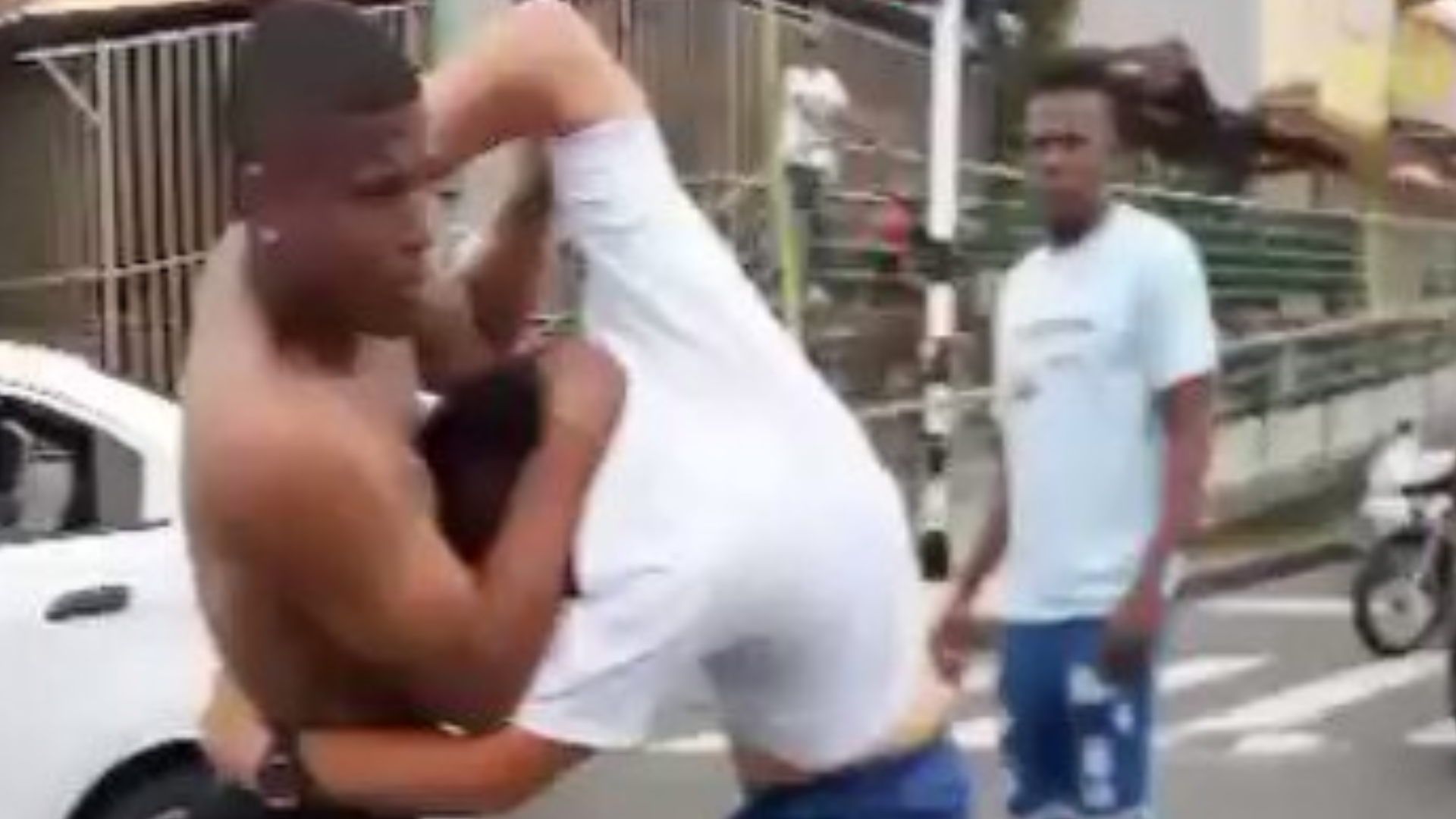 Video: Jugadores del Deportes Quindío pelearon con hinchas del equipo