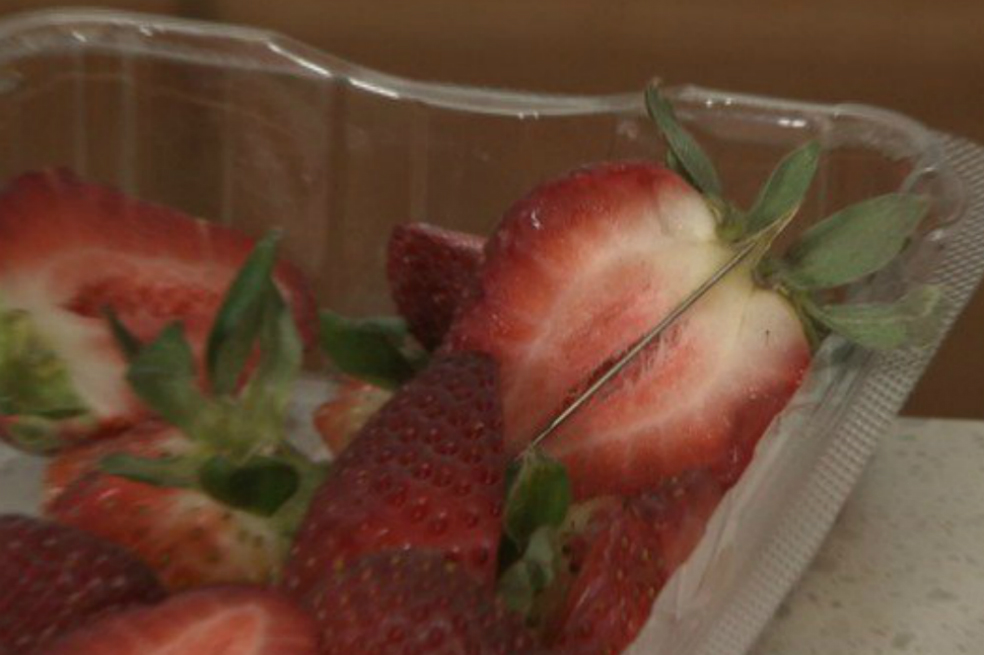 ¿Fresas que tienen agujas en el interior? Investigan caso de sabotaje en Australia