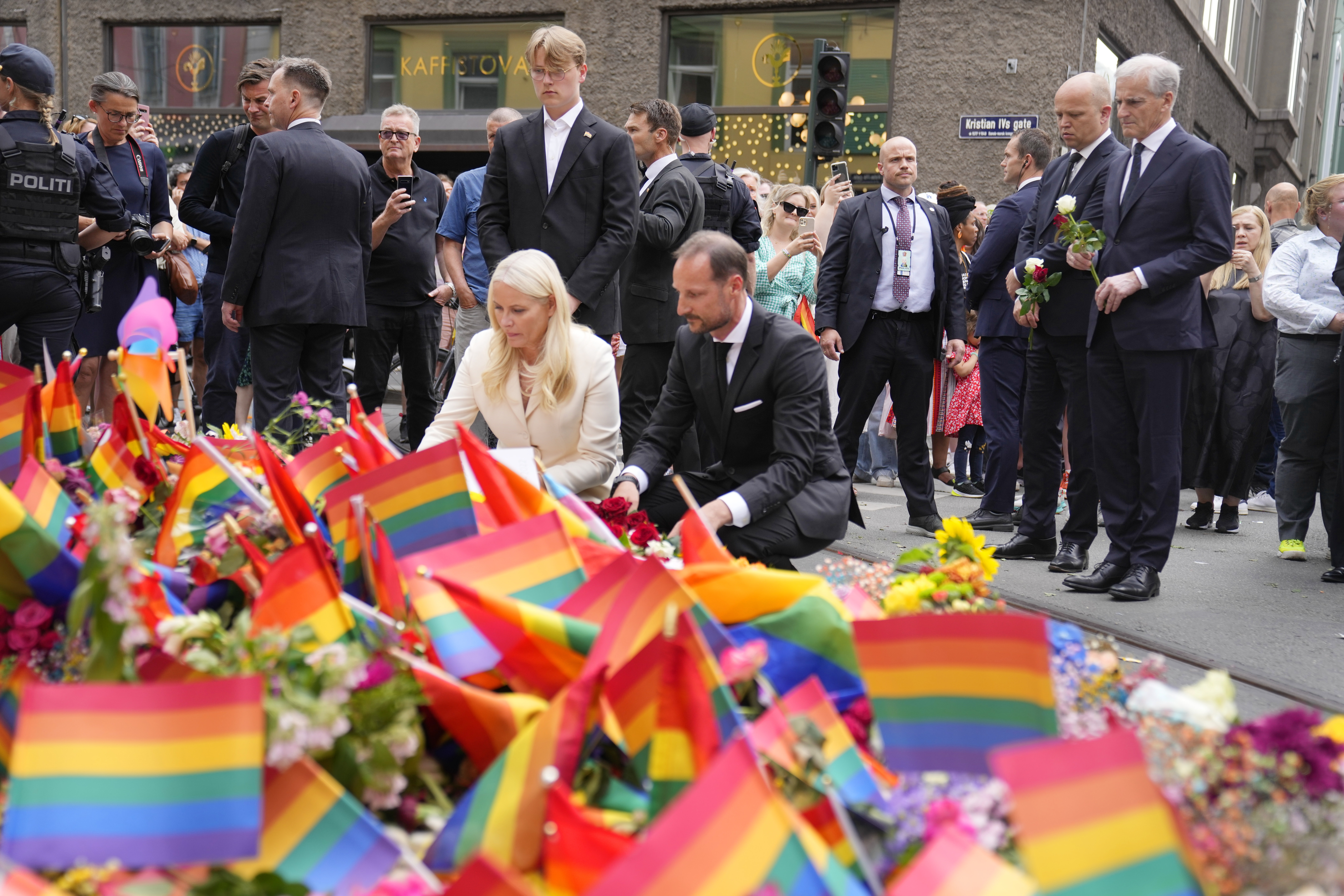 Tiroteo en bar gay de Oslo podría tratarse de “acto terrorista”, según autoridades