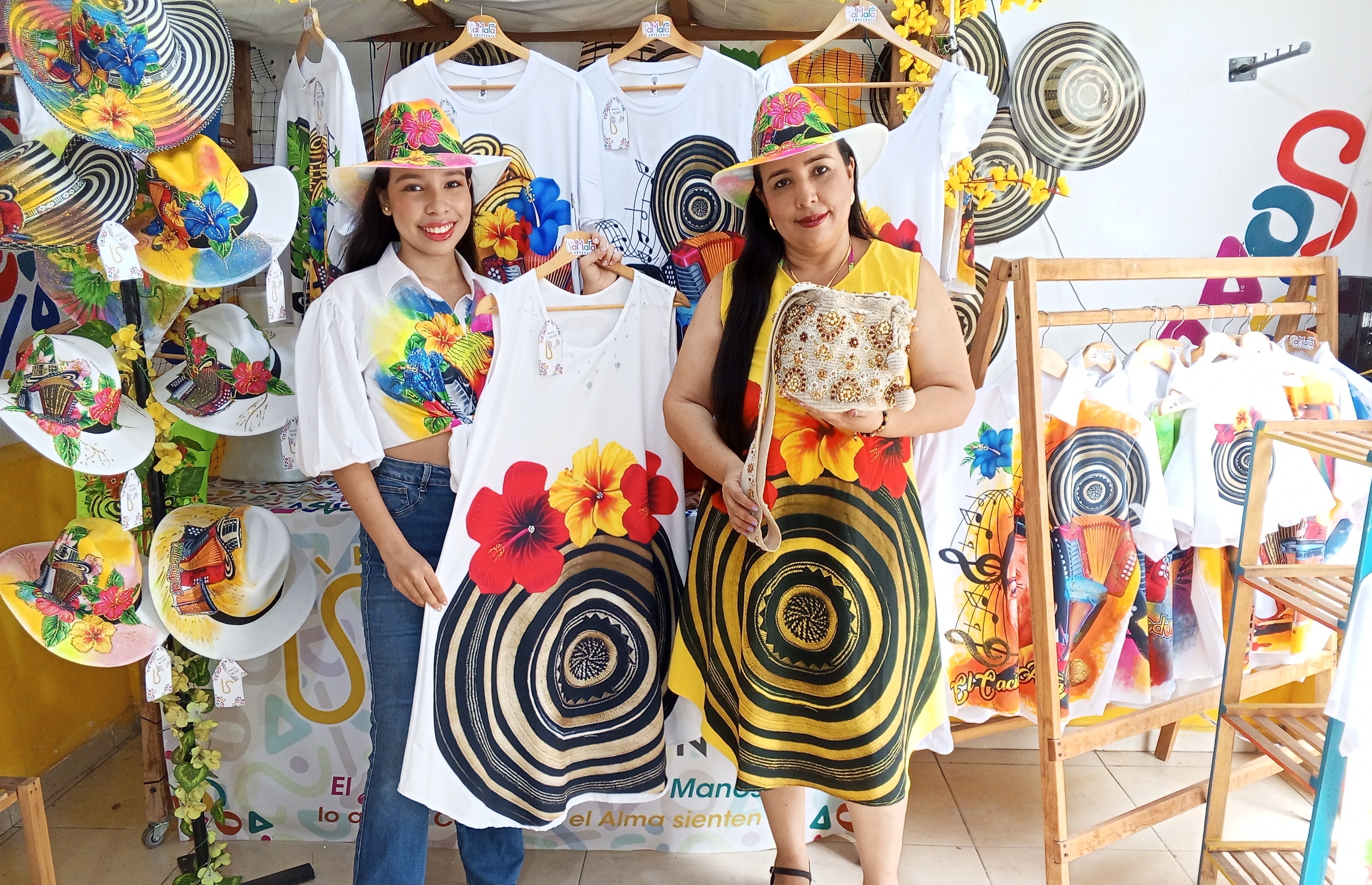 Mara Pérez e Isabella Barrios, mamá e hija, creadoras de la marca Isamara Artesanía.