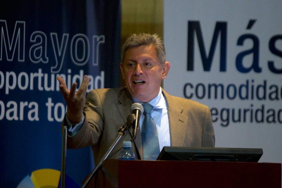 Ocho años de cárcel para primo del presidente Correa por estafa