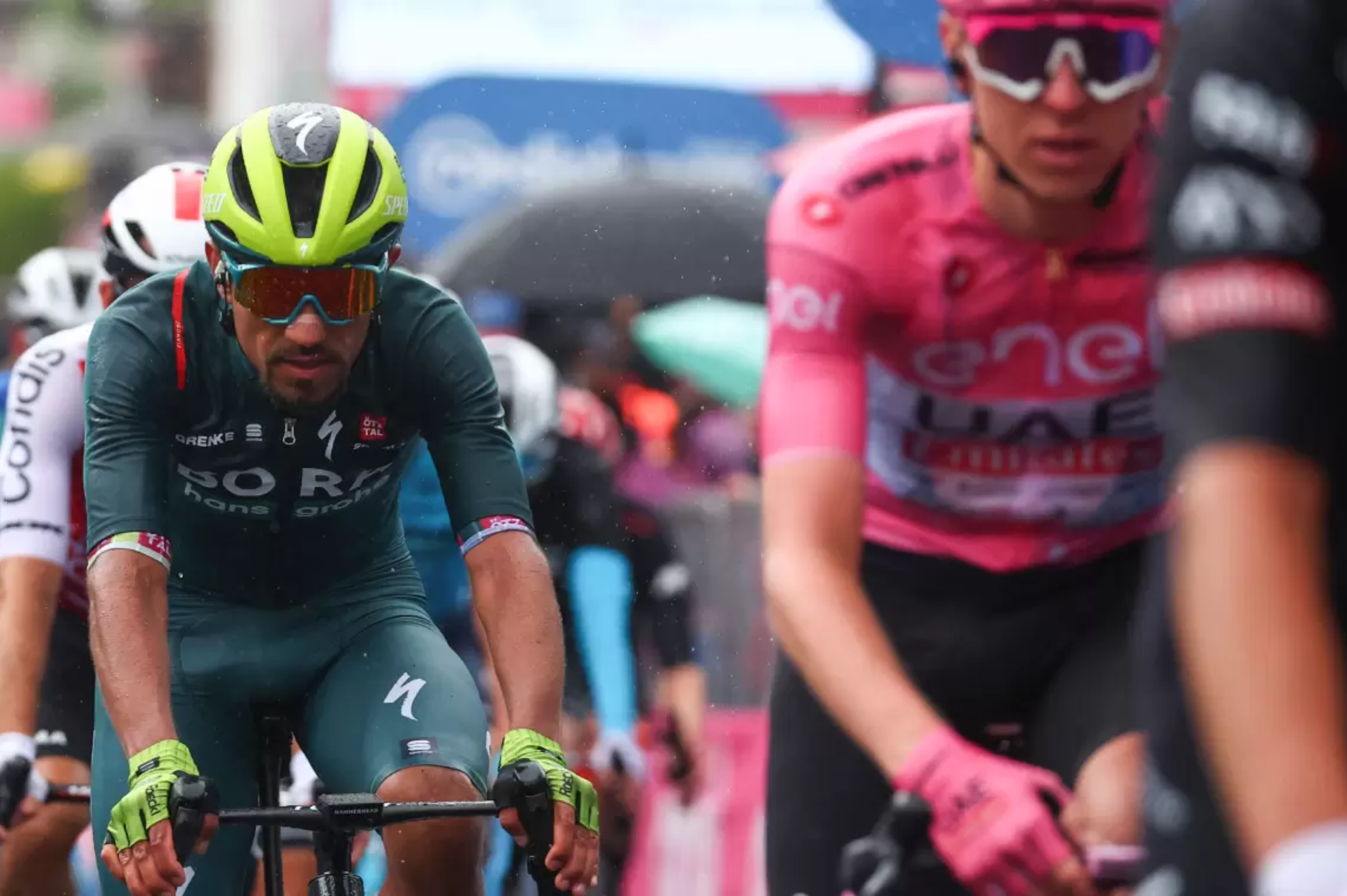 Daniel Felipe Martínez sigue al líder Tadej Pogacar, que este domingo celebra en Roma su título del Giro de Italia.