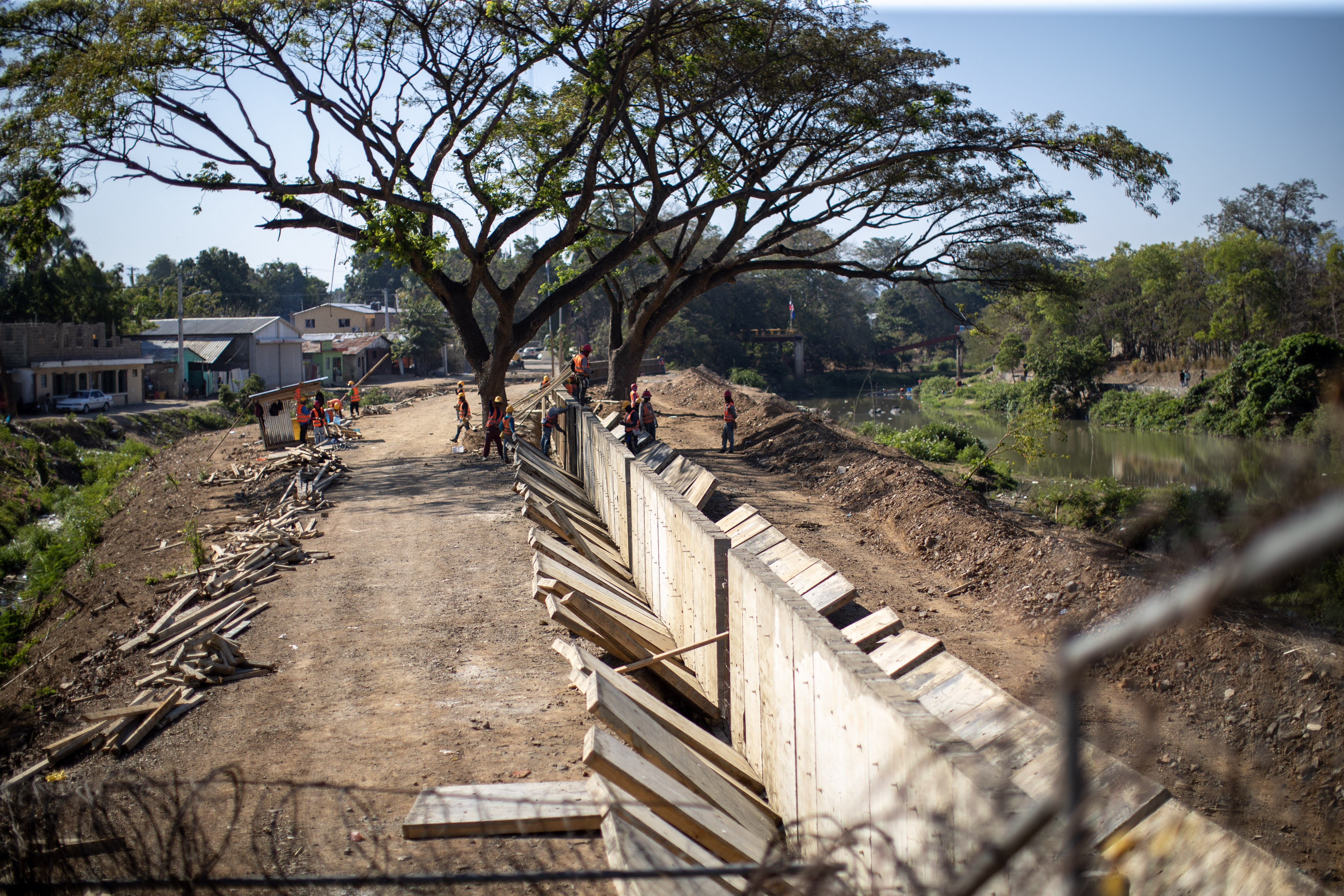 Familias desplazadas por muro fronterizo entre República Dominicana y Haití