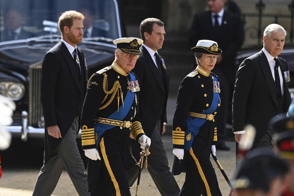 Harry dejó Inglaterra en 2020, ¿volvería como Rey?