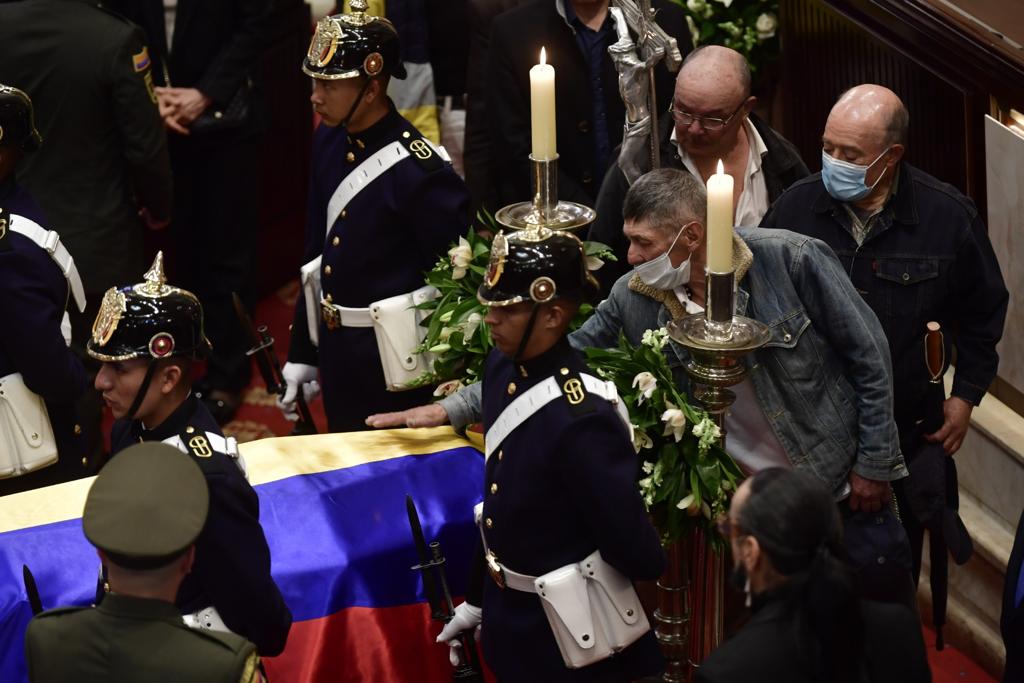 El cuerpo del pintor y escultor Fernando Botero está desde este viernes 22 de septiembre en el Capitolio Nacional, donde los ciudadanos le podrá dar el último adiós.