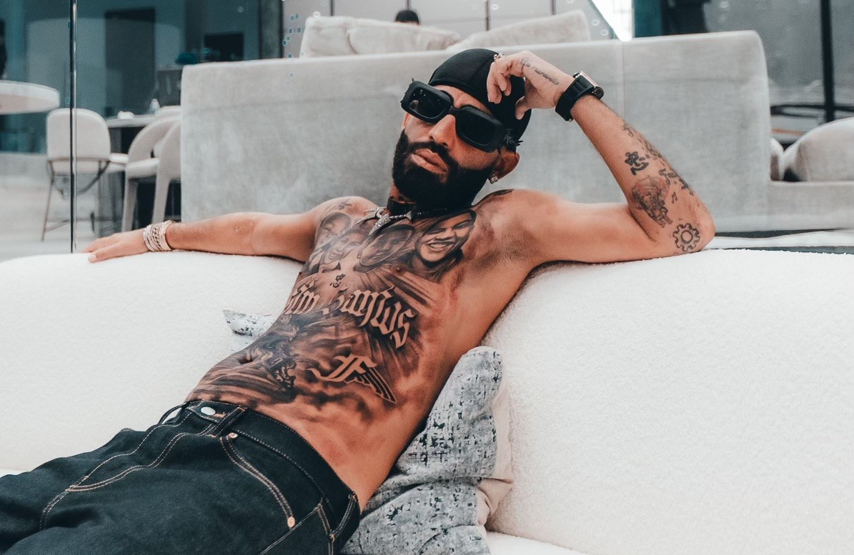 Arcángel permanece fiel a su esencia trap con su álbum “Sr. Santos”