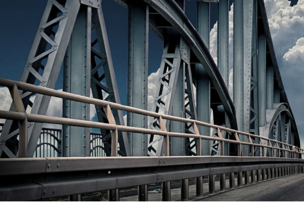 Hallan seis cadáveres colgados en puentes viales en México