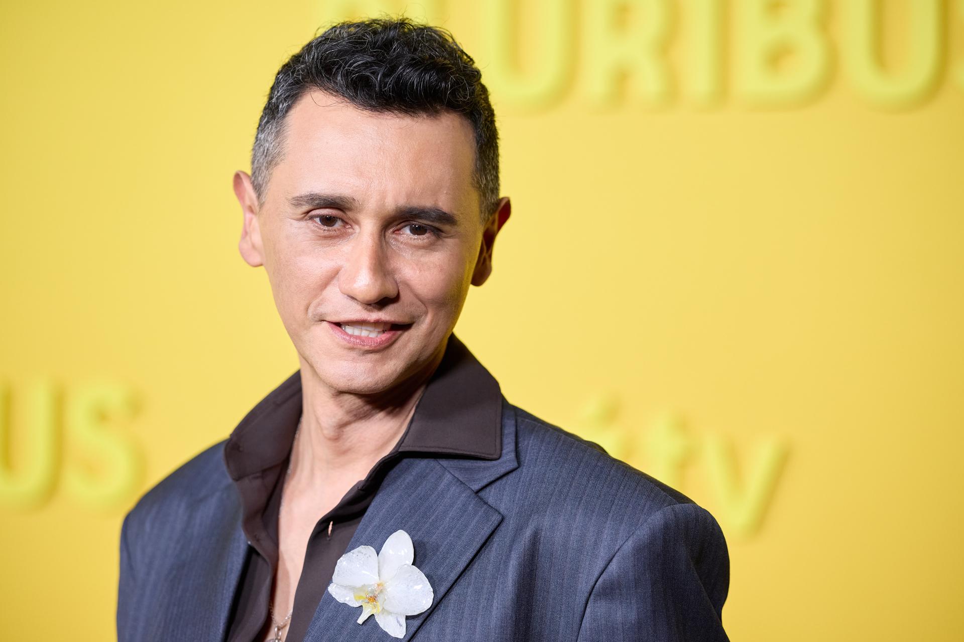 ⁠Pluribus: sinopsis, elenco, crítica y más de la serie con el colombiano Carlos Manuel Vesga