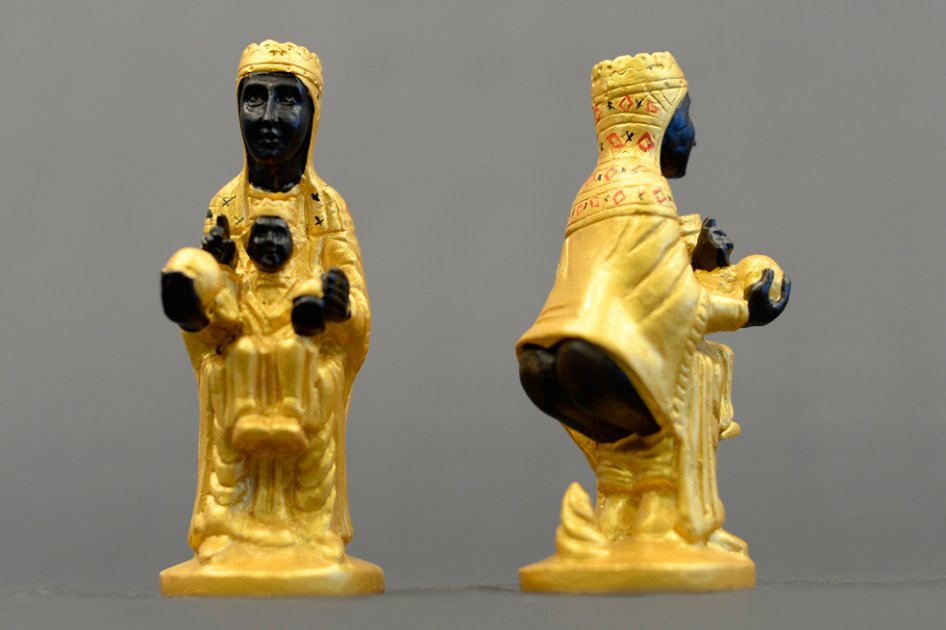 Virgen defecando causa revuelo en España.