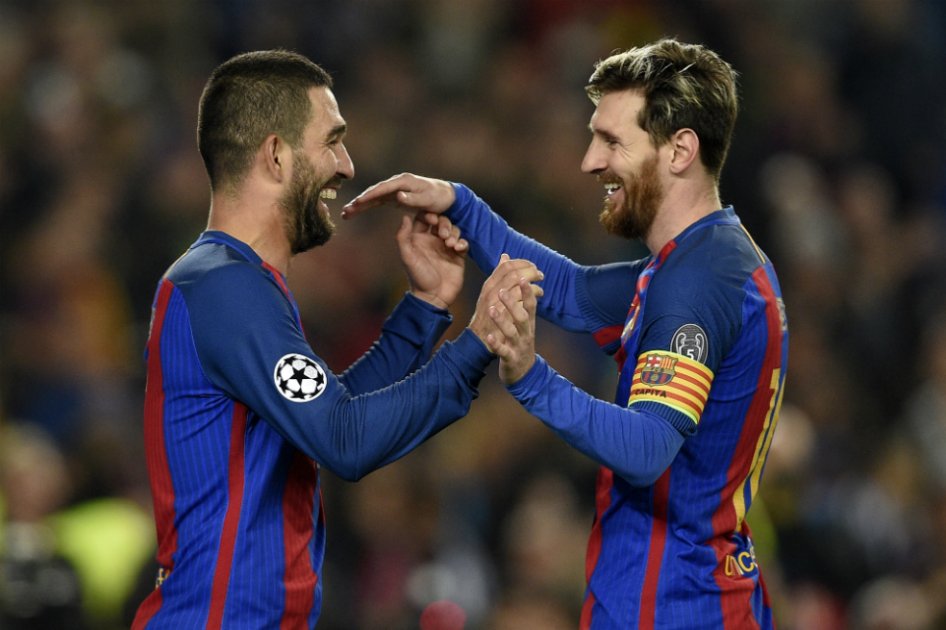 El turco Arda Turan y el argentino Lionel Messi fueron los artífices de la victoria de Barcelona, este martes. / AFP