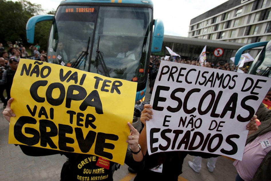 Brasil inició su concentración para el Mundial en medio de protestas