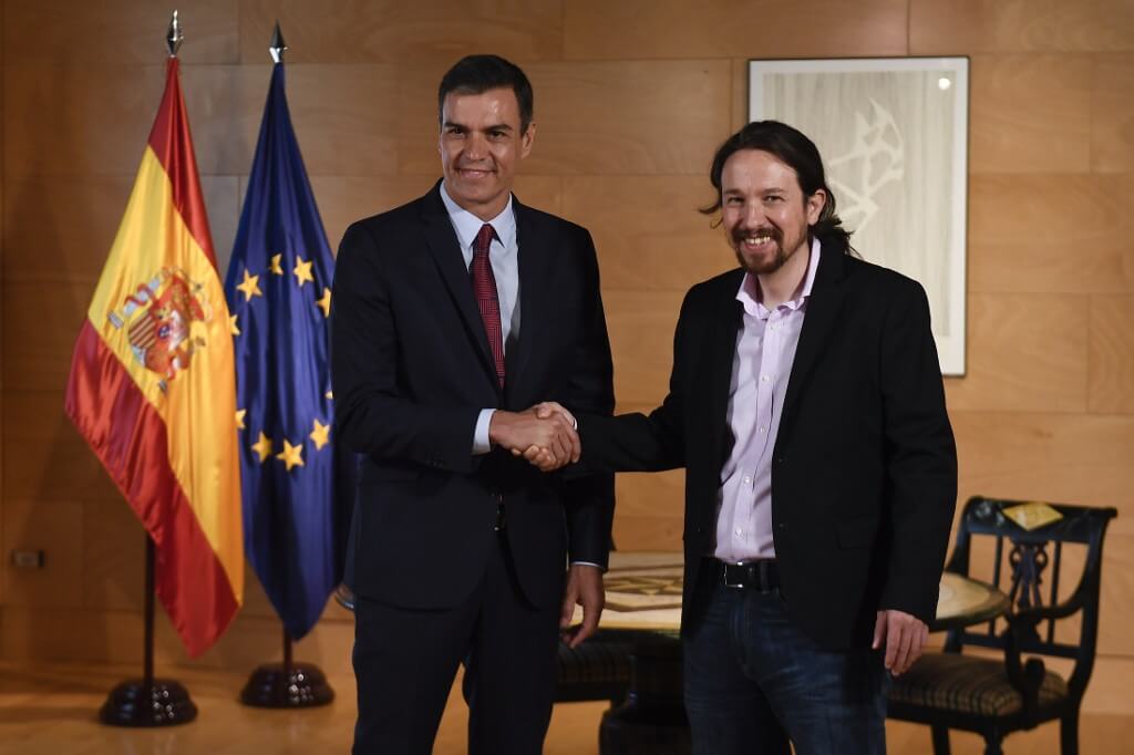 Pedro Sánchez, presidente del gobierno español y líder del Partido Socialista Obrero Español, y Pablo Iglesias, líder de Unidas Podemos. / AFP