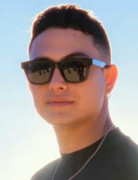 Tenía 31 años, fue DJ, productor musical y estudiante de la Facultad de Artes Integradas de la Universidad del Valle. Nació en Yumbo (Valle del Cauca) y fue encontrado bajo los escombros del edificio Vanessa, en Cali.